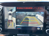 車を上からの見下ろした視点で駐車をサポートするパノラマモニターを搭載。運転席から確認しにくい車両周囲の状況を確認できます。
