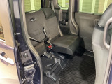 後席をはね上げれば、「もうひとつの荷室」が生まれます。