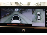 左右側面カラーモニターも装備。駐車枠や隣のクルマなど周囲との位置関係がよくわかり、駐車しやすいですよ。運転席からは目視できない助手席側の側面も見えますので、路肩に幅寄せする際なども安心です。