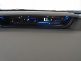 メーターはインテリアの上部にあり運転中でも視線移動が少なく安全です☆☆☆
