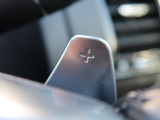 ステアリングパドルシフト『クイックなシフト操作が可能!レスポンスが高く、運転者様のギア変則にしっかりとついてきてくれます!ジャガーと一体となれる装備です。』
