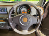 【純正革巻きステアリング】上質な革を使用することで、手にしっかり馴染みとても運転しやすいハンドルです♪