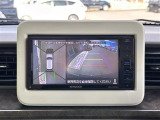 【全方位モニター】クルマを真上から見下ろした視点で駐車をサポートします!死角からの障害物にいち早く気が付くことができます。