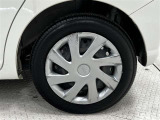 タイヤサイズは155/65R14!残り溝は5ミリ程度です!スチールホイールの塗装の劣化、ホイールキャップに傷があります。