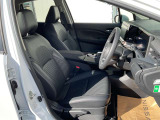 運転席まわりです。実際に座ってみて、乗り心地を体験してみてください。