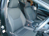 運転席シートは上下アジャスターが装備されているので好みの高さに調節することができます!