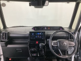 【前方視界】開放的な前方視界!運転がしやすく疲れにくいです♪窓が大きく、見通しがとっても良いおクルマですよ♪