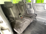 後部座席も気になるようなキズ・汚れやへたり等、大きなダメージはなく、良好な状態です。