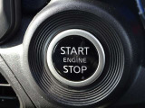 【プッシュスタート】キーが車内にあれば、エンジンの始動・停止はブレーキを踏んでスイッチを押すだけ!キーを取り出す手間を省き、ワンプッシュで操作するので簡単でスムーズ!