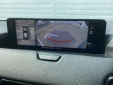 【360&deg;ビューモニター】お車の死角になる部分、いわゆる前方、左右、後方をカメラで疑似的に上から見下ろす格好でモニターに映します☆これで安心して運転に集中できますね☆