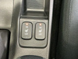 運転席/助手席シートヒーターで寒い日もすぐに温かくなり快適に過ごせます。2段階の温度調整が可能です