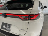 特徴的なデザインで後方からの確認しやすいLEDリアコンビネーションランプ