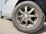 【13インチアルミホイール】外観にマッチしたアルミホイールを装着しております。各種アルミホイールや、スタッドレスタイヤも取扱いしております。是非ご相談ください♪