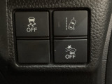 Hondaセンシング用の、VSA(ABS+TCS+横滑り抑制)解除と路外逸脱抑制機能のオンオフスイッチなどはハンドルの右側に装備しています。