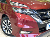 【LEDヘッドライト】悪天候や夜間走行時も良好な視界を確保し安心して運転できる高輝度LEDヘッドライトを装備!点灯速度が早く、消費電力も抑えられています。