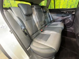 後部座席も気になるようなキズ・汚れやへたり等、大きなダメージはなく、良好な状態です。
