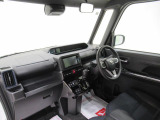 ダイハツのお店では、ダイハツ車を知り尽くしたプロフェッショナルが、専用の診断機器を使って各システムを点検しております。