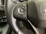 ステアリングスイッチがついていますので、オーディオのチャンネル変更、ボリューム、ジャンル変更が操作可能です。ハンドルから手を離さず安全に操作できます。