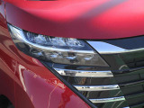 LEDヘッドランプ・・・ハロゲンランプに比べて非常に明るいので、夜間走行時の視認性がアップします。