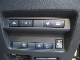 運転席右側には電動スライドドア等の各種スイッチがまとめられています!