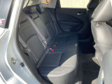 リヤシートは足元空間も広くリラックスしてドライブが楽しめます。