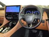 上質で落ち着いた印象のインパネ。視界も広々で運転しやすいです。