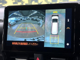 【パノラミックビューモニター】専用のカメラにより、上から見下ろしたような視点で360度クルマの周囲を確認することができます☆死角部分も確認しやすく、狭い場所での切り返しや駐車もスムーズに行えます。