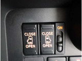 両側電動スライドドアのスイッチ付です。車内からもスイッチひとつで楽にドアの開閉が可能です。電動なので開閉時に力を使う必要がなく、半ドアになることもありません!