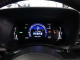 とっても見やすいメーターです。夜間時はラグジュアリーな気分にさせてくれる照明が魅力ですので、夜のドライブも楽しみになりますよ♪