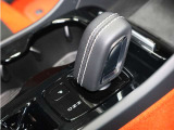 ■8速AT ■フルタイム4WD ■48Vハイブリッドシステム ■アイドリングストップ ■ESCスポーツモード ■走行モード切替機構(コンフォート、エコ、ダイナミック、オフロード、個別) ■ヒルスタートアシスト