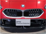 【キドニーグリル】BMWは約90年もの間、ほぼ全ての車両にひと目でBMWだと分かるこの特徴的なフロントグリルが備えられ、デザイン・アイコンとして親しまれてきました。