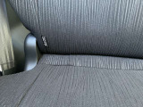 シートベルトを使わずチャイルドシートとクルマの固定金具を連結するだけのカンタンでガッチリ固定できるISOFIXがございます