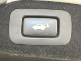 【パワーバックドア】スマートキーや運転席のボタンを押すだけでリアゲートが自動で開閉します!荷物を持っている時や、高い位置にあるバックドアを閉める際に便利な機能です♪