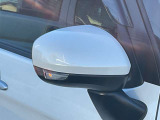 付いているだけで高級感のUPするウィンカー内蔵サイドミラー♪もちろん見た目だけでなく、対向車からの視認性の向上につながり、安全度もUP☆