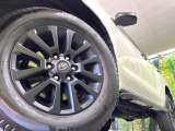 【純正18インチアルミホイール】外観にマッチした純正アルミホイールを装着しております。各種社外アルミホイールや、スタッドレスタイヤも取扱いしております。是非ご相談ください♪