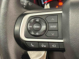 ナビゲーションやオーディオなどを取り付けた場合にはその操作がハンドルの手元でできるステアリングスイッチが付いてます