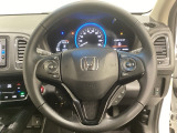 ハンドルにHondaセンシング系のクルーズコントロールやレーンキープアシストなどのスイッチと、オーディオの操作スイッチが装備されています。ハンドルから手を離さず安全に操作できます。