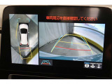 【パノラミックビューモニター】クルマの斜め後ろや真横など、目が届きにくい箇所も確認できるため、いち早く障害物に気が付くことができて安心ですね♪