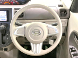 インテリアに合わせたデザインのステアリングは、運転される方のことも考え、運転しやすい形状、大きさです。是非一度、実際に触ってお確かめください。