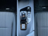 電動車用のシフトになります。操作はとても簡単で、すぐに慣れていただけます。