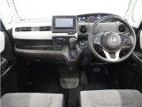 ◆視界広々で非常に運転しやすくロングドライブでも疲れを感じさせないすっきりとまとまったインパネ周りです。