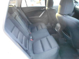後席の足元スペースは非常に広いです