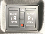 【両側スライドドア】駐車場で隣の車との間隔が狭く乗りにくい時、スライドドアなら安心!ドアオープン時も幅を取らず、開口部が広いので乗り降りがとっても簡単です。大きな荷物の出し入れも後席から可能♪