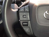 ステアリングスイッチで、安全運転!前方から目線を外さないように!