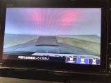 【バックカメラ】運転が苦手な方も車庫入れラクラクです!ギアをリバースに入れれば自動的に切り換わりますので、面倒な操作は不要です♪狭い駐車場もお車を傷つけず安心ですね!