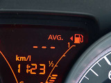 メーター内には走行距離の他、平均燃費、瞬間燃費の表示が出来ますのでエコ運転に役立ちます。