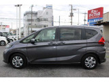 当社の優秀なスタッフがしっかり点検整備をさせていただいてからご納車いたします!さらに!ワイパーゴム、エレメント、エアクリーナーを新品交換させて頂いています!