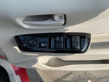 全席パワーウィンドウとなっています。運転席はオートになっているのでワンタッチ開閉することが出来ます。
