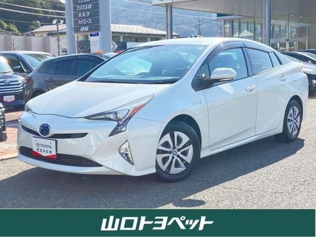 プリウス1.8 A プレミアム E-Four 4WD