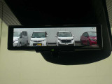 ☆インテリジェントルームミラー☆を装備してます。必要に応じてカメラとミラーが切り替え出来ます。後席など人や荷物で後ろが見えにくい時もしっかり後方確認が出来ますので、安心です♪
